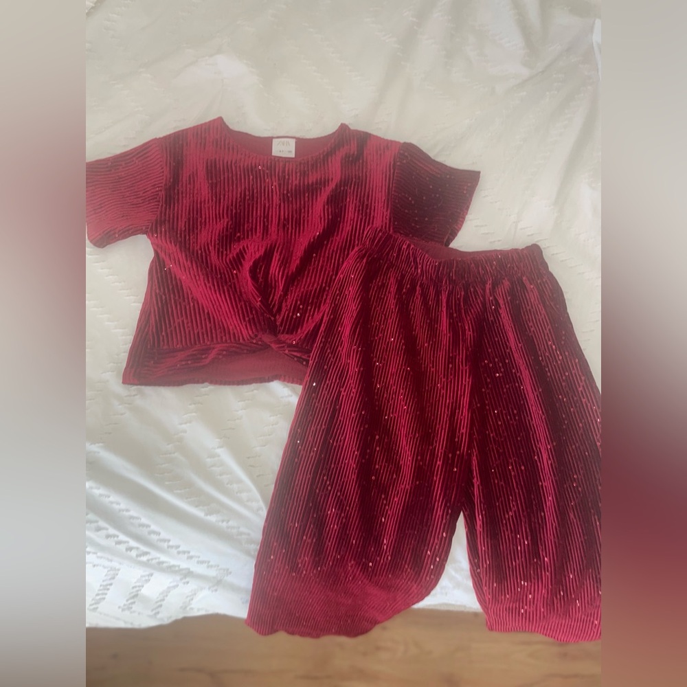 Zara Two piece Shirt and Pant set in size 7